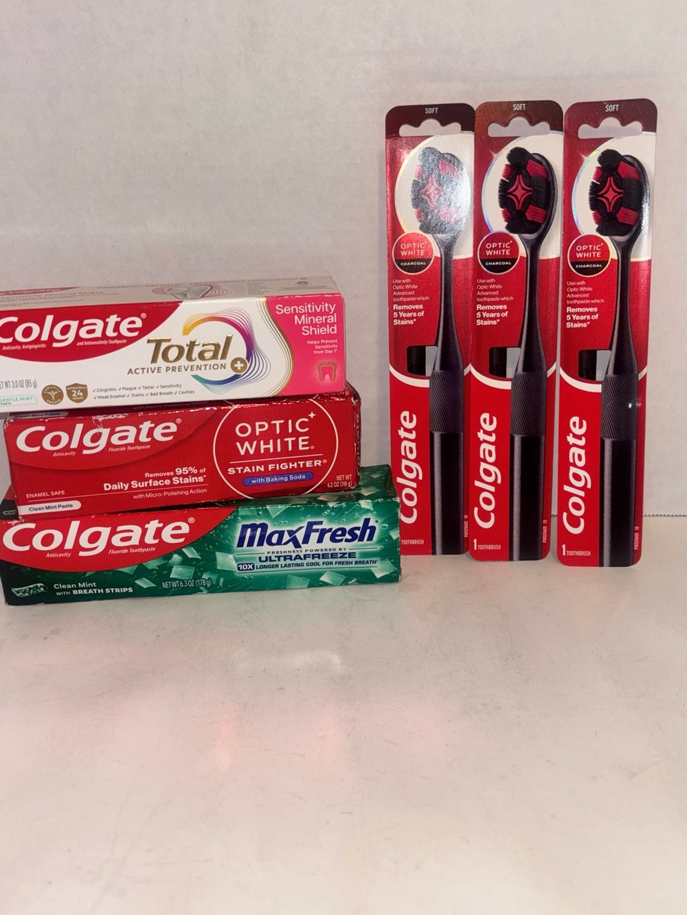 Colgate Soft Toothbrushes - Black Handle Assorted Toothbrushes toothpaste